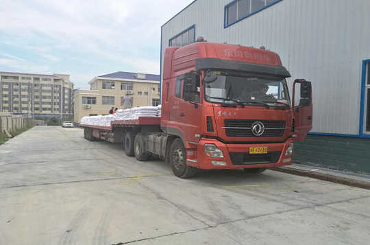 Customers from Tanzania brought Shanxi Changda traffic Facilities Co.,Ltd’s 200 tons of thermoplastic road marking paint
