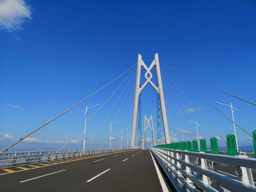 The road marking paint used by the Hong Kong-Zhuhai-Macao Bridge