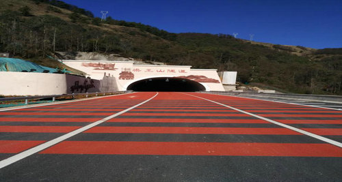 MMA colorful anti-skid road marking paint applied in the tunnel