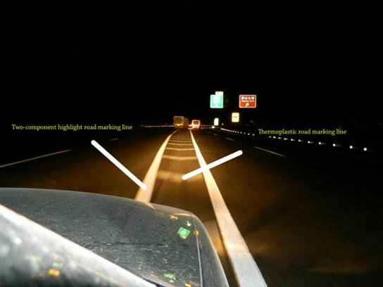 Two-component high-light reflective road marking paint is not afraid of poor reflection